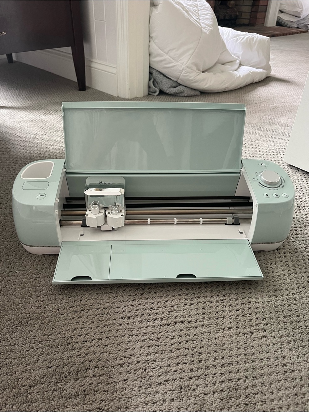 Mint Cricut Explore Air 2 + Machine Essentials